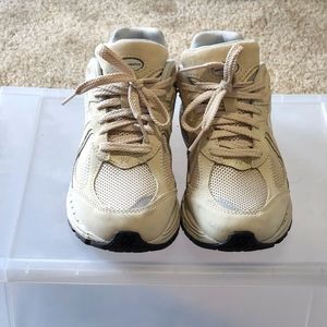 New Balance 2002RE Sneakers